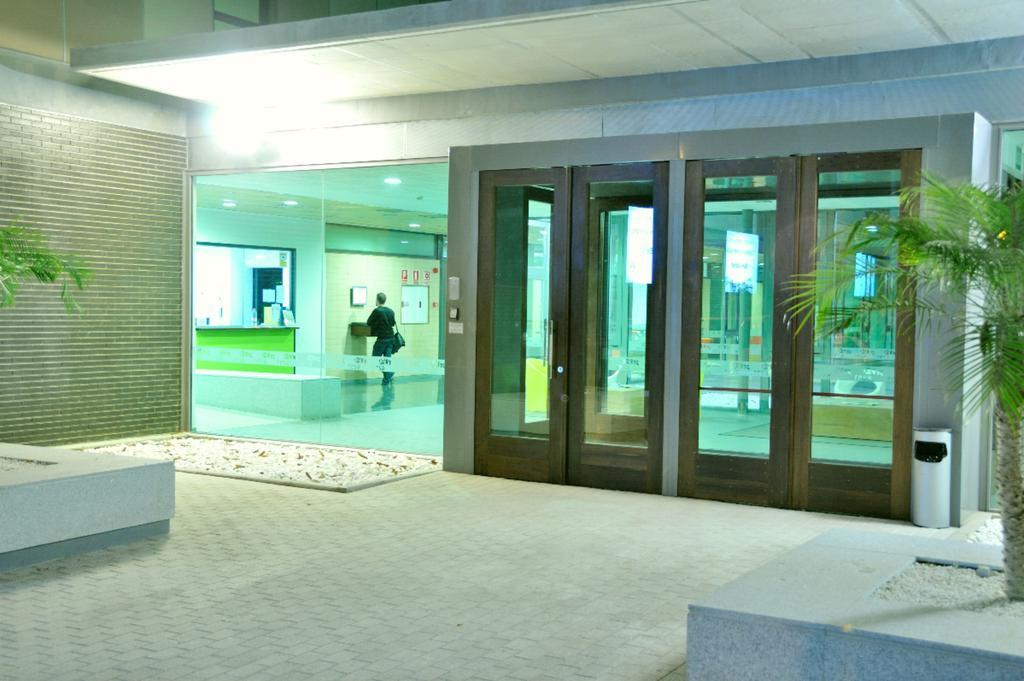 Residencia Universitaria Resa Damia Bonet บาเลนเซีย ภายนอก รูปภาพ