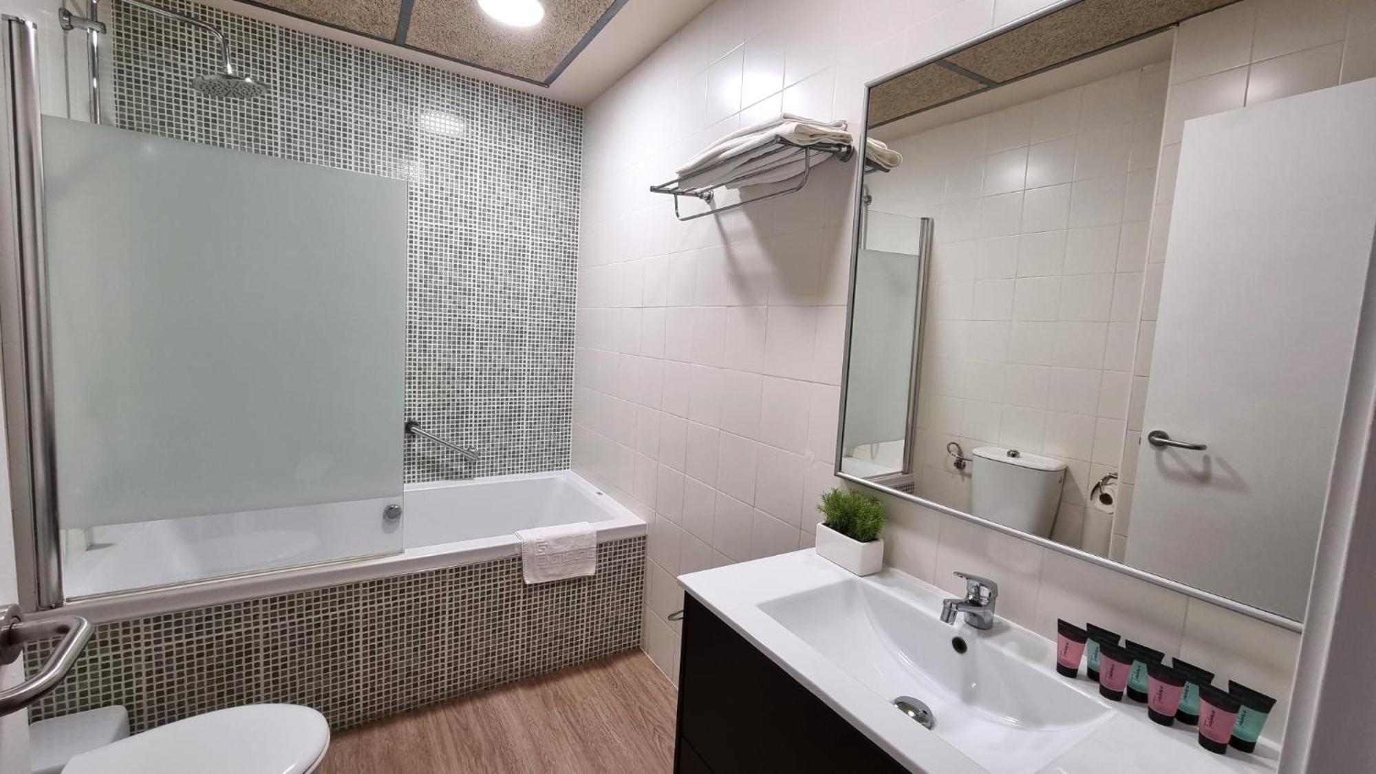 Residencia Universitaria Resa Damia Bonet บาเลนเซีย ภายนอก รูปภาพ