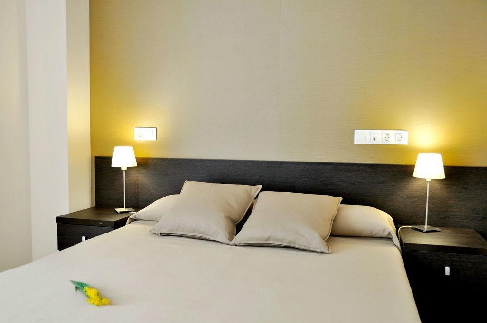 Residencia Universitaria Resa Damia Bonet บาเลนเซีย ภายนอก รูปภาพ