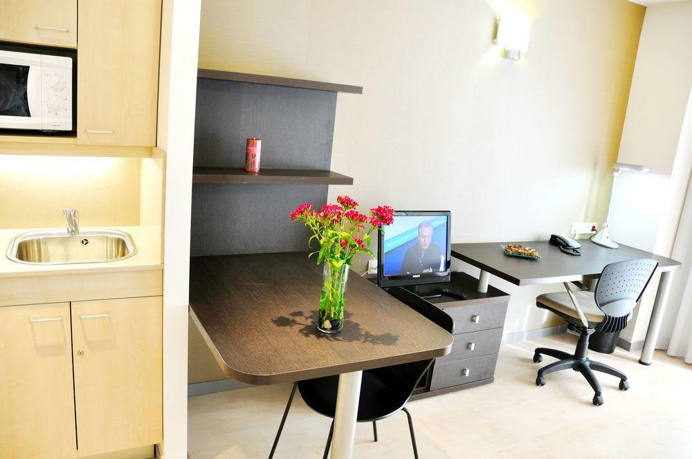 Residencia Universitaria Resa Damia Bonet บาเลนเซีย ภายนอก รูปภาพ