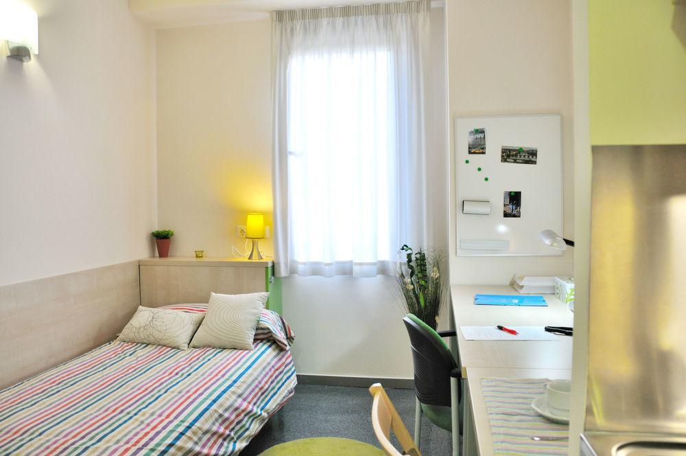 Residencia Universitaria Resa Damia Bonet บาเลนเซีย ภายนอก รูปภาพ