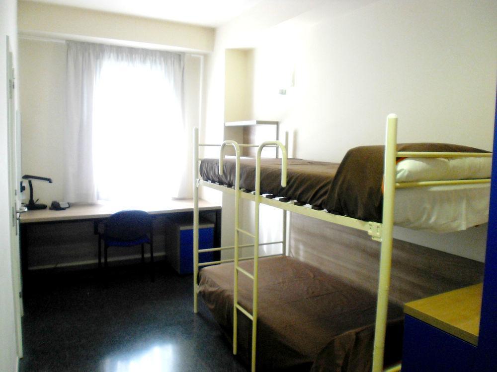 Residencia Universitaria Resa Damia Bonet บาเลนเซีย ภายนอก รูปภาพ