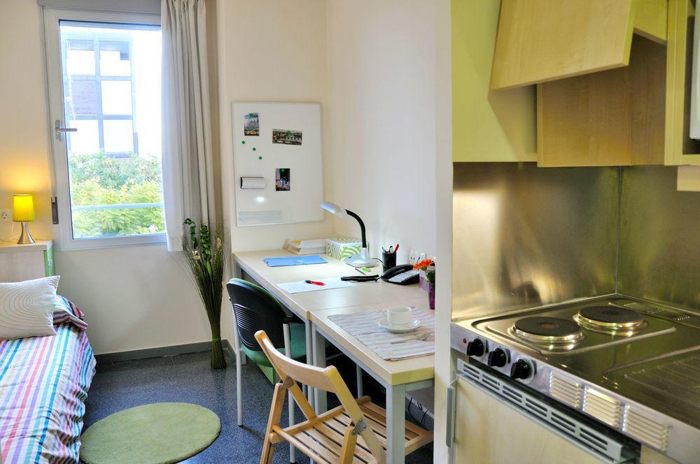 Residencia Universitaria Resa Damia Bonet บาเลนเซีย ภายนอก รูปภาพ