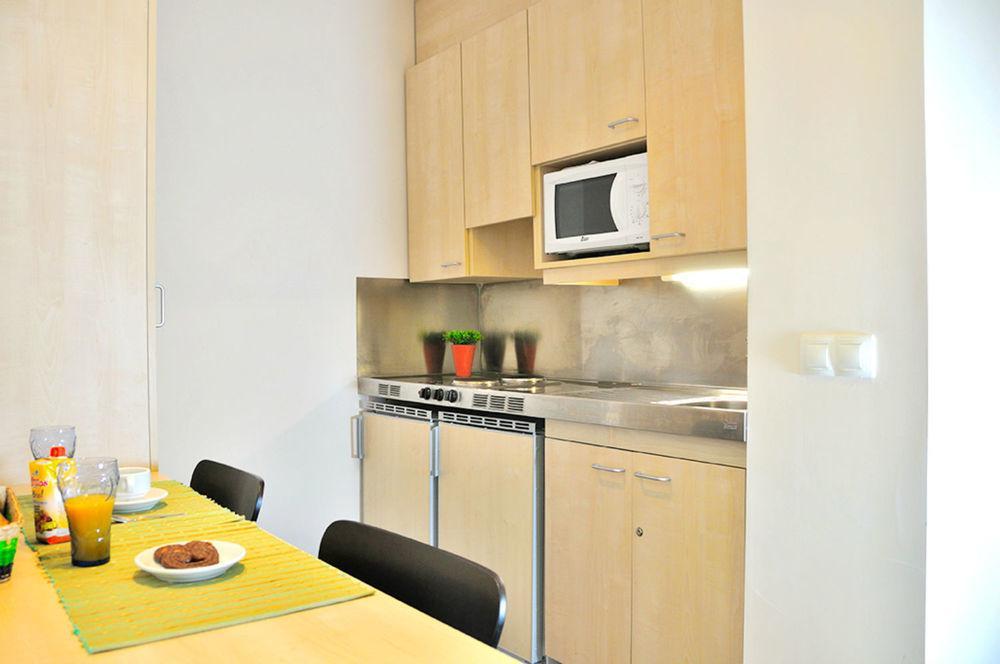 Residencia Universitaria Resa Damia Bonet บาเลนเซีย ภายนอก รูปภาพ