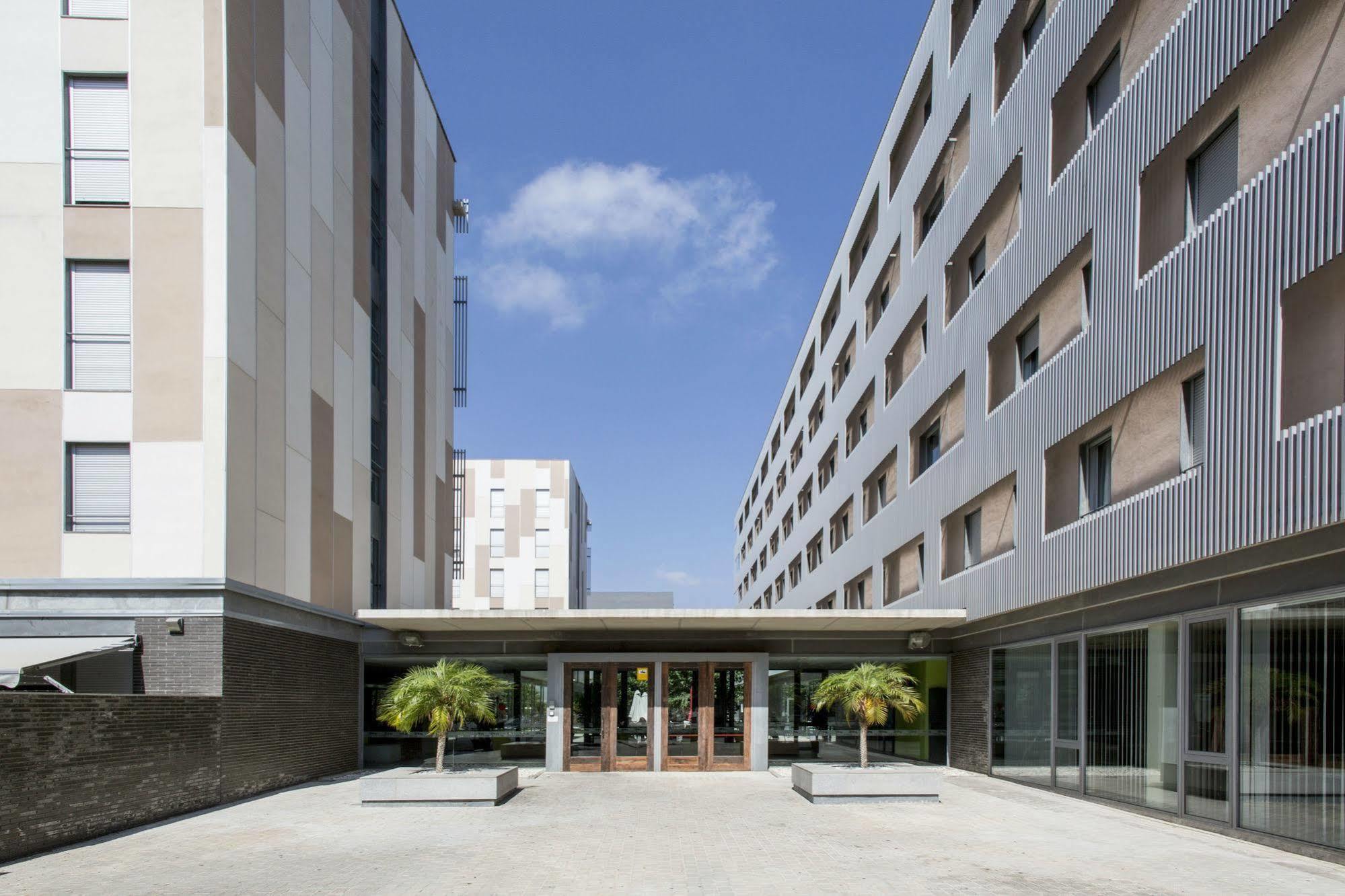 Residencia Universitaria Resa Damia Bonet บาเลนเซีย ภายนอก รูปภาพ