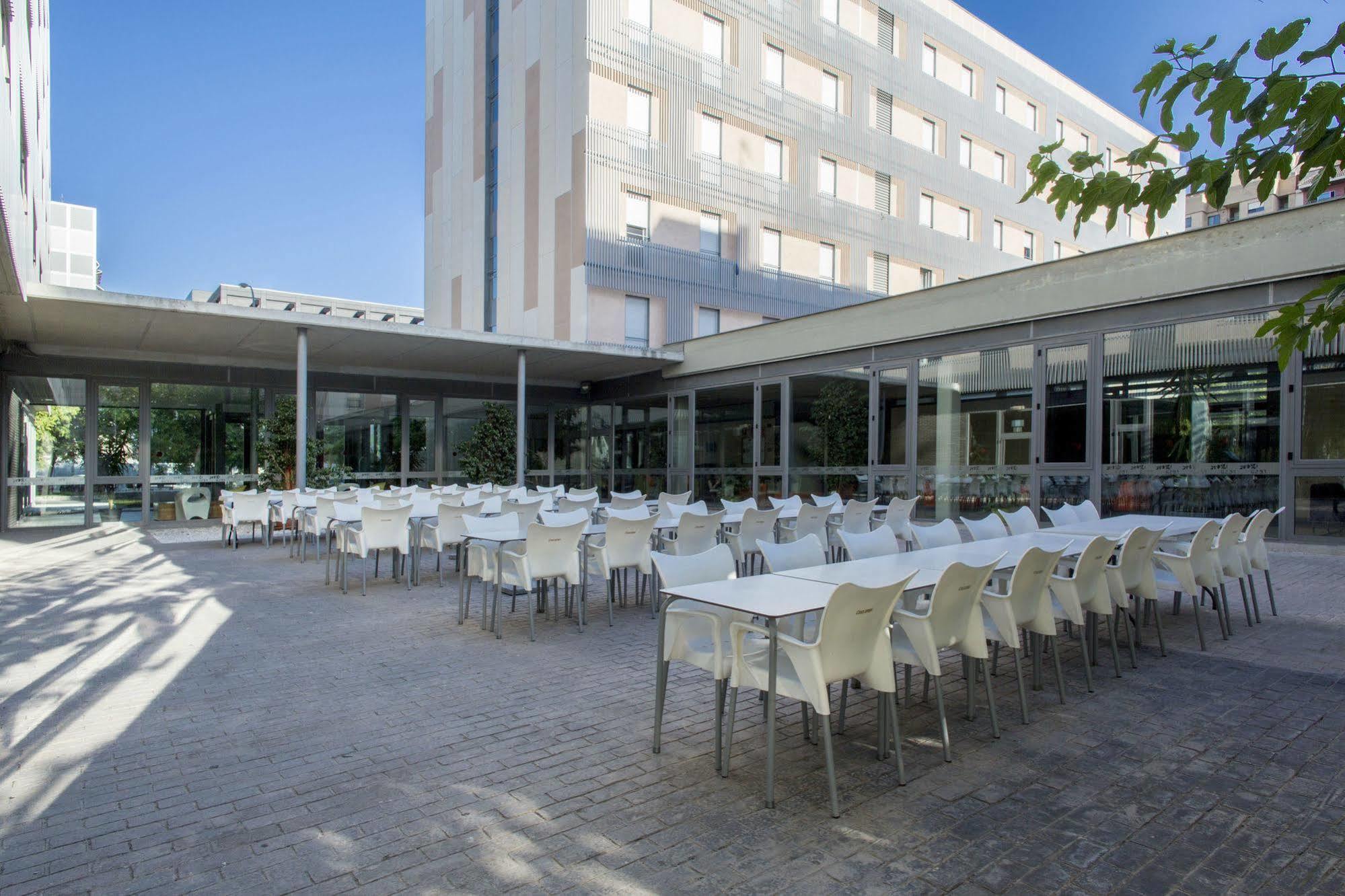Residencia Universitaria Resa Damia Bonet บาเลนเซีย ภายนอก รูปภาพ